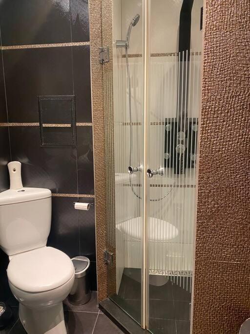 Lovely 1-Bedroom Apartament With Free Parking Sófia Exterior foto