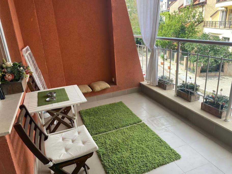 Lovely 1-Bedroom Apartament With Free Parking Sófia Exterior foto